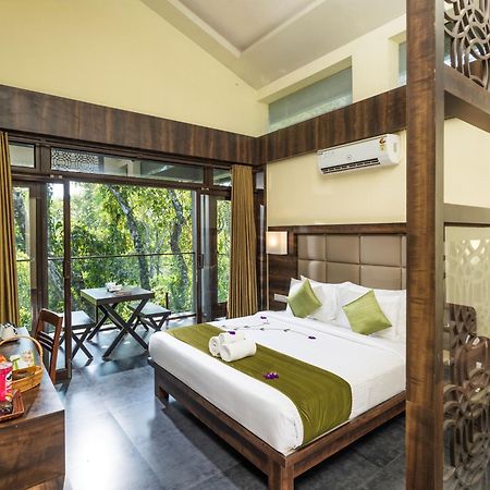 The Mountain Courtyard Thekkady Hotel Exterior photo