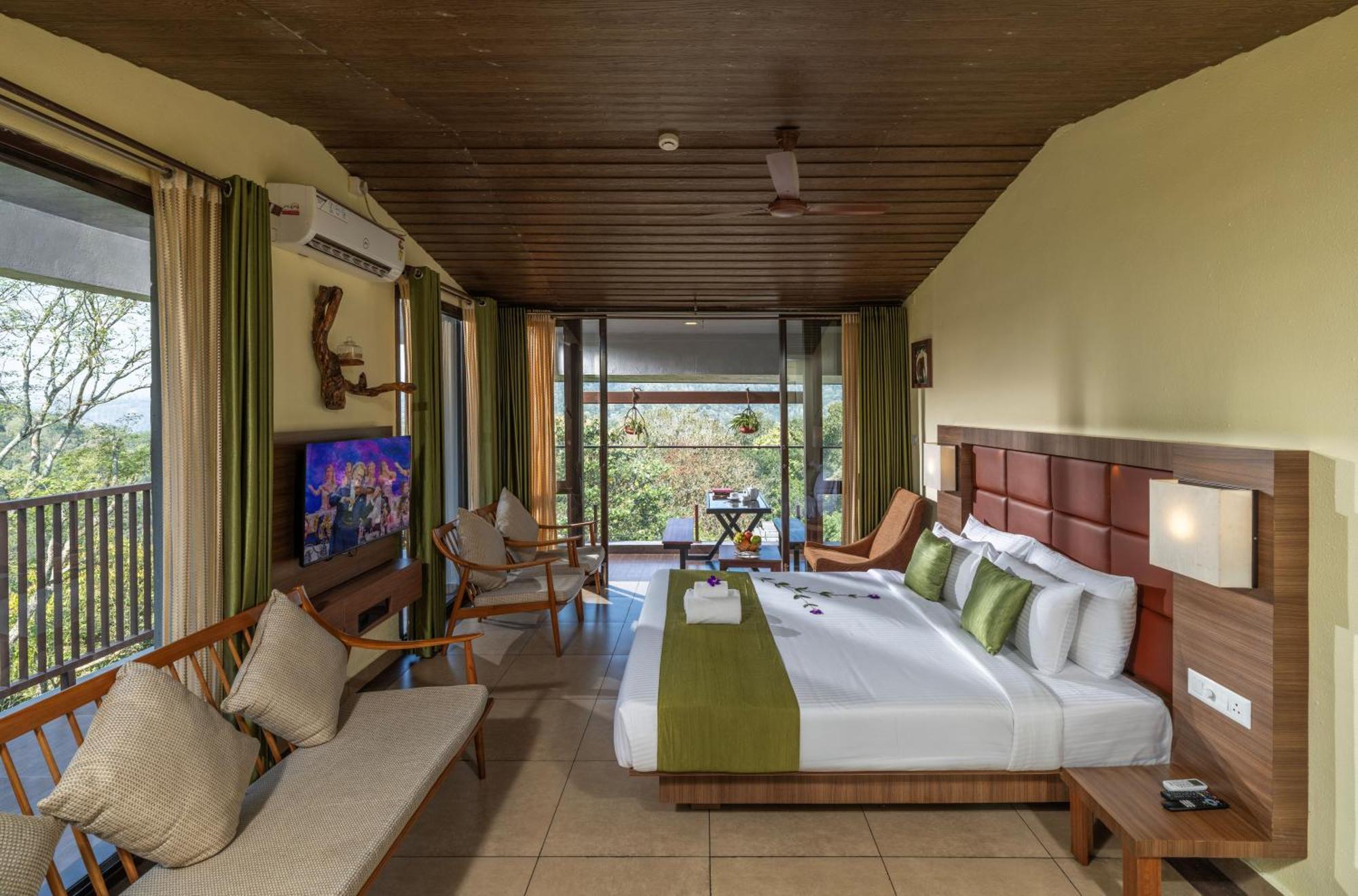 The Mountain Courtyard Thekkady Hotel Exterior photo