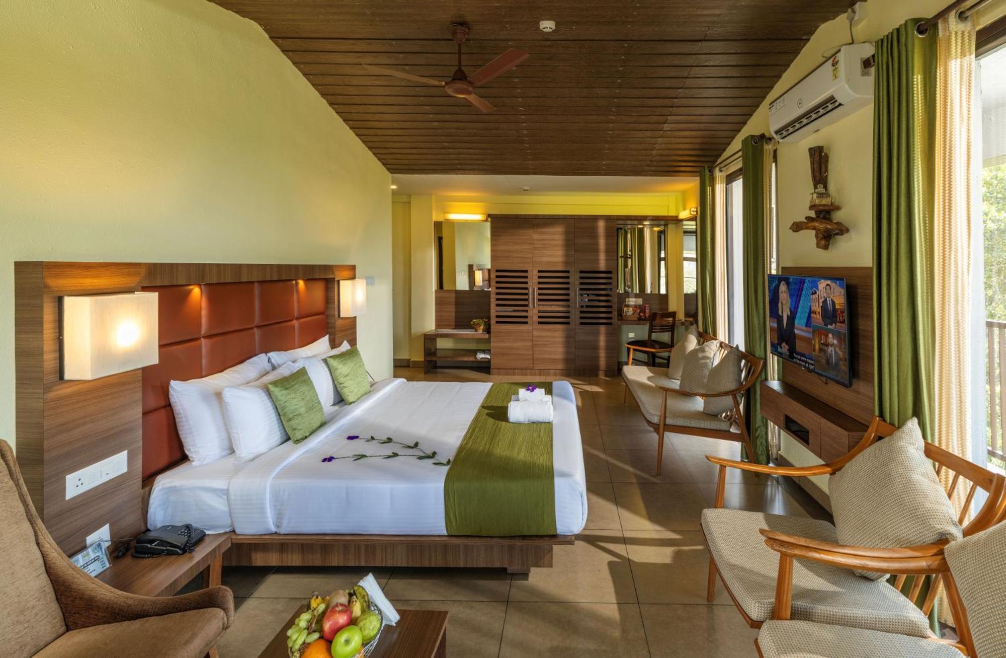 The Mountain Courtyard Thekkady Hotel Exterior photo