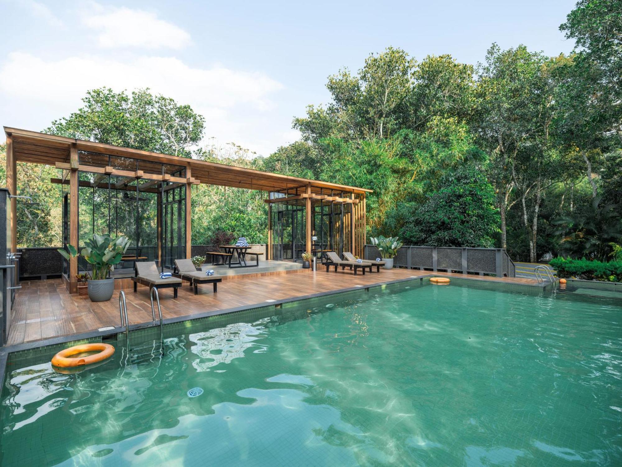 The Mountain Courtyard Thekkady Hotel Exterior photo