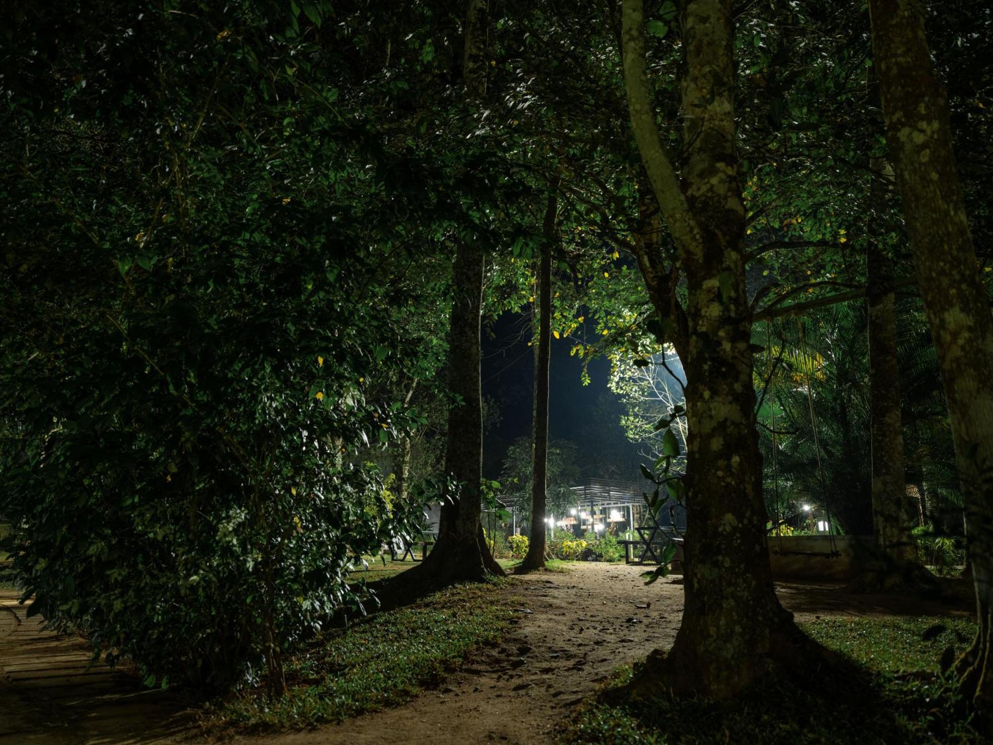 The Mountain Courtyard Thekkady Hotel Exterior photo