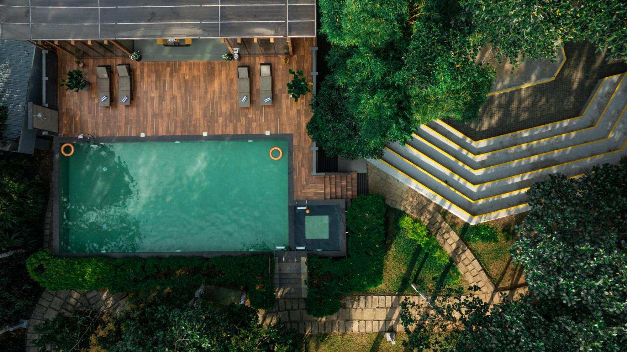 The Mountain Courtyard Thekkady Hotel Exterior photo