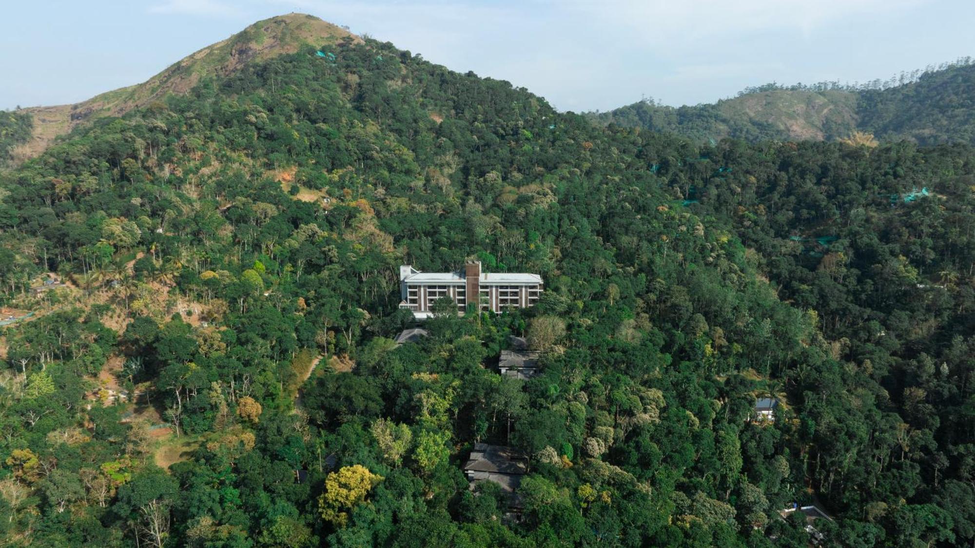The Mountain Courtyard Thekkady Hotel Exterior photo